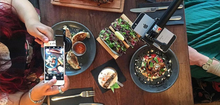 Los comensales del Dirty Bones se pueden beneficiar del completo “Kit especial del foodie-instagramer” que consta de: una luz LED, un cargador portátil, una lente especial y un trípode con palo selfie incluido.