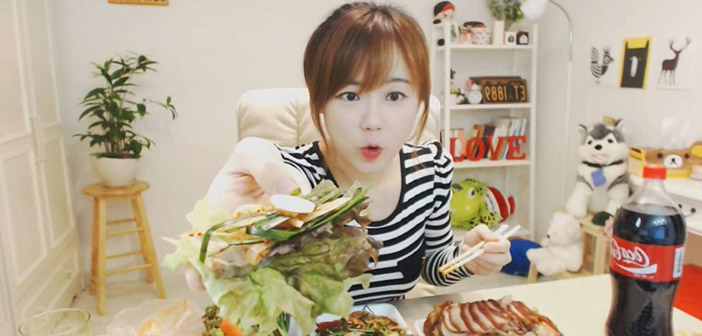 ‘Mukbang’ o cómo ganar miles de dólares comiendo frente a una cámara