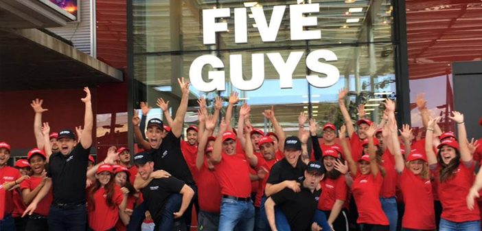 La cadena de hamburguesas Five Guys impulsa su presencia en España