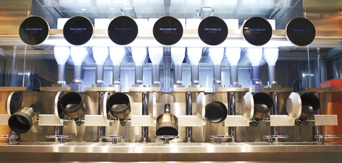 Los woks y robots rompen barreras en la restauración