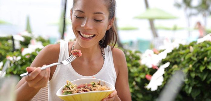 Así pues, resultará interesante potenciar este perfil en el negocio comunicando las iniciativas de sostenibilidad ambiental y responsabilidad social en las que se participe: envases biodegradables, reducción de la comida desperdiciada, descuentos para colectivos en riesgo de exclusión, etcétera.