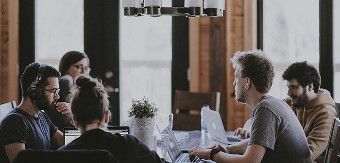 La Gold Card de Amex se alía con los millennials para que pagar con tarjeta en los restaurantes tenga recompensa