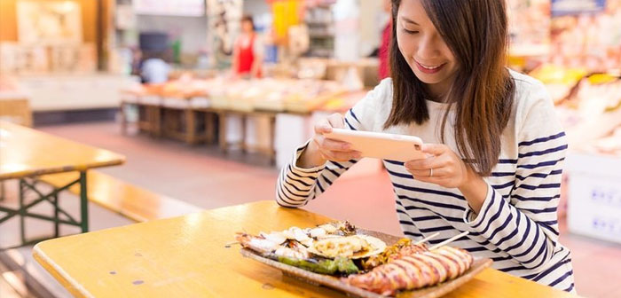  Las entradas gastronómicas que se comparten en la app móvil funcionan como anuncios: cuando un usuario de WeChat lee uno de estos posts y le gusta el contenido, es posible que este acabe siendo compartido y alcance a más personas.