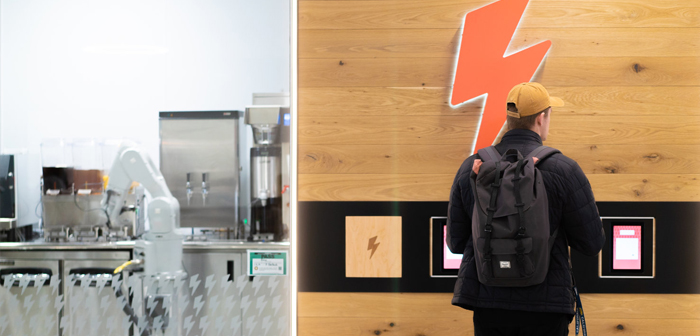 La acogida de la tecnología ha sido muy positiva. Los jóvenes pueden usar una app móvil para gestionar los pedidos.