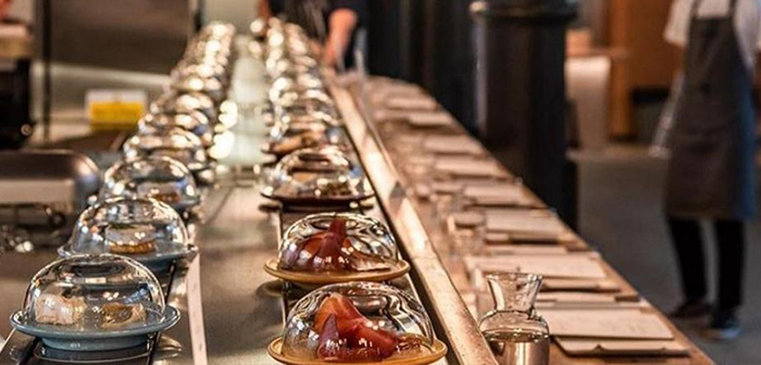 Esto se debe a una necesidad inherente en el competitivo mundo de la restauración: diferenciarse de los negocios rivales a través de servicios únicos. Y desde luego esto lo han conseguido, sin paliativos, en el Pick & Cheese de Londres.