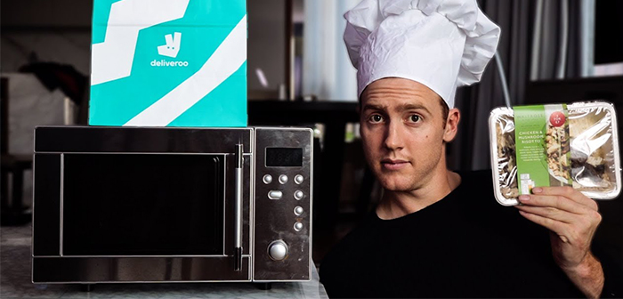 Un youtuber vende platos precocinados del supermercado a través de un restaurante virtual en Deliveroo
