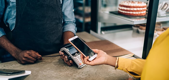 «¿En efectivo o tarjeta?». ¿Desaparecerá esta pregunta en los restaurantes gracias al coronavirus?