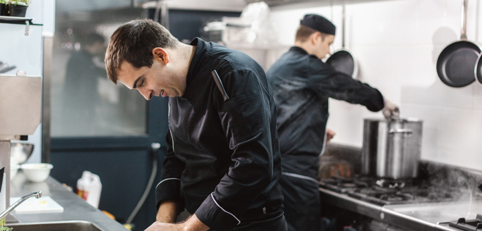 Uno de los fundadores originales de Uber lo tiene más claro. A través de su empresa británica Cooklane, Travis Kalanick, exdirector ejecutivo de la compañía de movilidad, usó parte de los 400 millones de dólares recibidos de inversores árabes para montar un complejo de 38 cocinas fantasma en el madrileño barrio de Prosperidad.