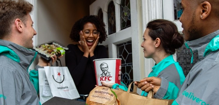 Con esta iniciativa Deliveroo ha querido volver a echar una mano a todos esos restaurantes, convocando a todos sus usuarios mayores de edad residentes en terreno británico para formar parte del programa Rooviewers.