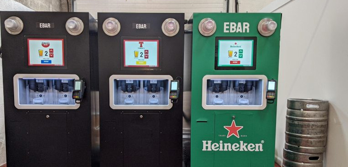 En cualquier caso, la máquina dispensadora hace un buen trabajo al mantener la distancia social. Además de reducir los tiempos de atención (minimizando colas en consecuencia).