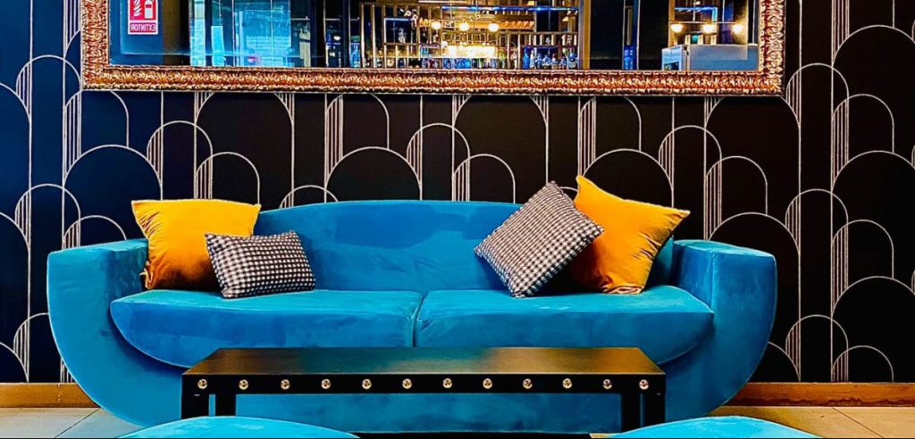 Entre los participantes en nuestro país destacan restaurantes madrileños como Con Amor, el mítico Botín o el grupo La Mordida; de Barcelona como Ají o Cibulet; en Palma de Mallorca como Terrae o Maleva Marítim;  en Marbella Tomodachi, en Ibiza como Feel Ibiza, en Valencia El Camarote,  en Alicante Bigoli o el grupo Hamburguesa Nostra con restaurantes en Madrid, Valencia o Barcelona.