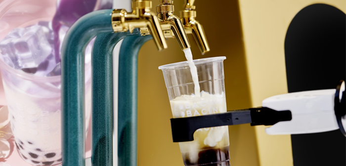 Bobacino es la respuesta de la robótica a esta moda. La máquina, una creación de la empresa homónima, pretende reducir los costes de los bares de té de burbujas, principalmente concentrados en la costa atlántica y pacífica de EE. UU., donde los salarios son más altos.