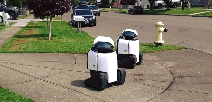 El sistema puede discurrir por aceras o calzadas a una velocidad de siete kilómetros por hora, algo superior al ritmo al que camina una persona. Puede mantener esta velocidad en trayectos de hasta dieciséis kilómetros.