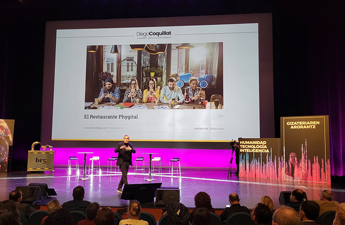 “El momento histórico que vive el sector de la hostelería, donde la pandemia ha acelerado la transformación digital y tecnológica, donde la inteligencia artificial, la robótica, Internet de las cosas o el Big data son ya palancas claves para ser competitivo en un ámbito en el que los grandes líderes en los próximos años van a ser empresas basadas en la tecnología".