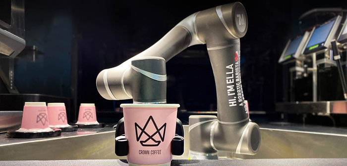 Ella, el robot barista que sirve café en las estaciones de tren de Japón