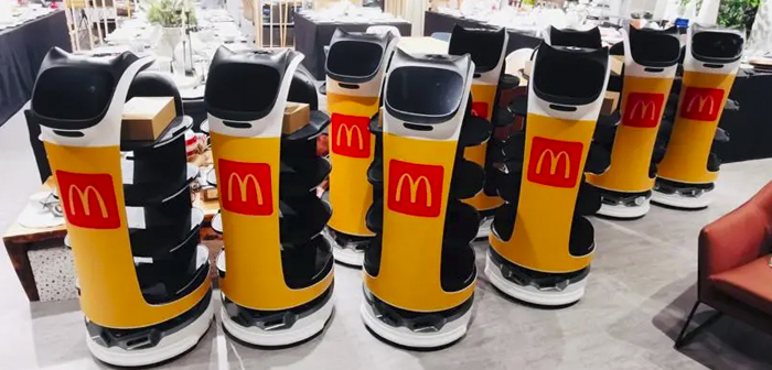 McDonald’s apuesta por los robots camareros en Eslovenia y Chile.