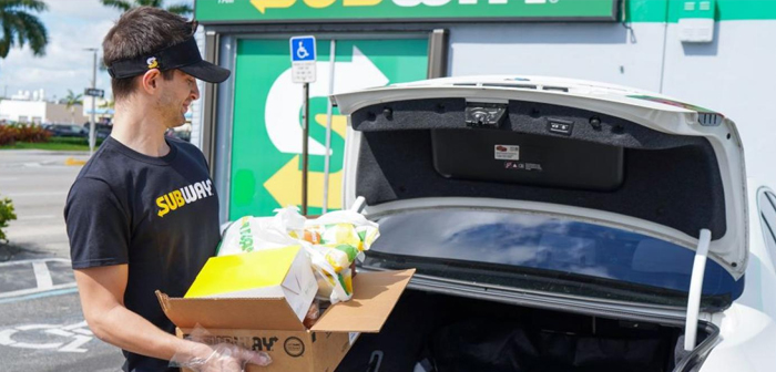 Subway ofrece a través de su servicio Contactless Curbside la opción de que los pedidos telemáticos realizados a través de web o app móvil estén destinados a la recogida fuera de tienda sin contacto.