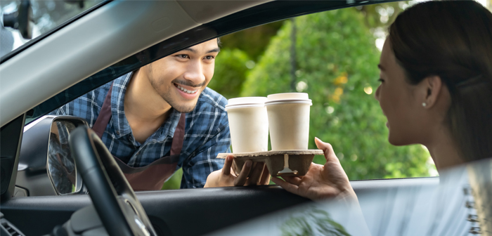 La tecnología line-busting acelera los pedidos en los restaurantes con los carriles de autoservicio cuádruples
