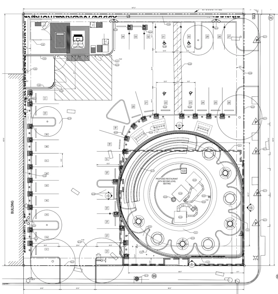 En el edificio que conforma el restaurante, la parte superior está ocupada por dos filas de asientos con magníficas vistas.