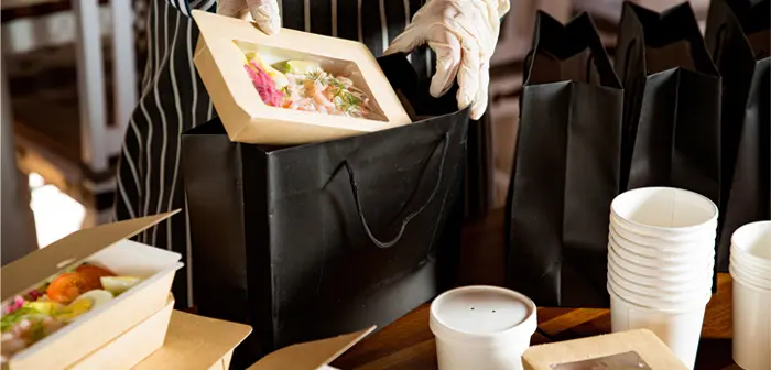 Algunos restaurantes van un paso más allá y añaden contenido adicional dentro del empaquetado.