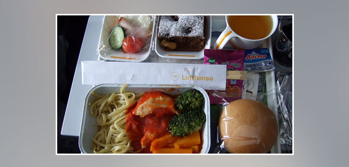 Lufthansa---Dinner-in-economy-class