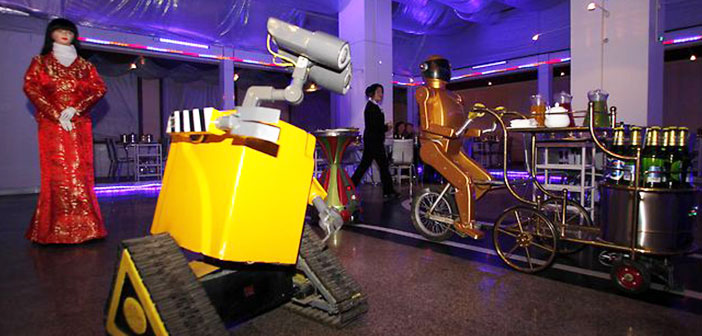 Este restaurante cuenta con un circuito en el que robots montados en bicicletas llevan las bandejas 