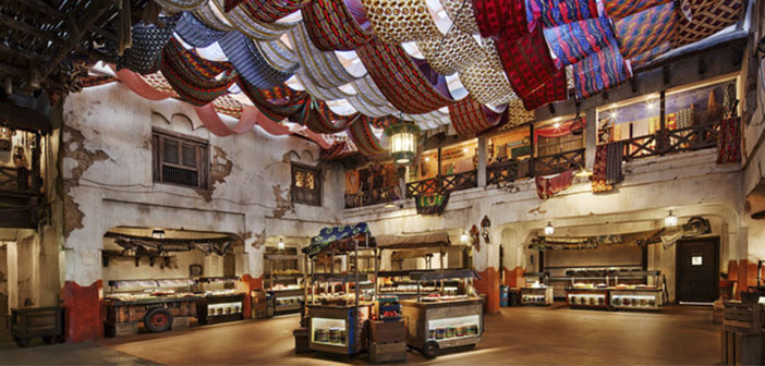 Este restaurante-buffet nos transporta hasta un típico mercado Harambee donde podemos probar la gastronomía africana.