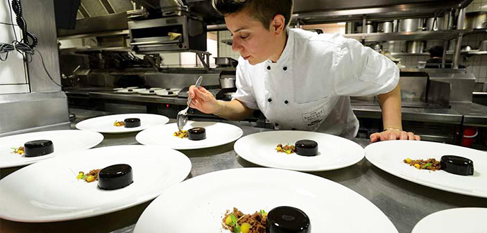 Sorprender es un punto, pero hacer que el consumidor evoque recuerdos o experiencias a través del paladar conseguirá dar un punto de distinción indiscutible para los restaurantes.