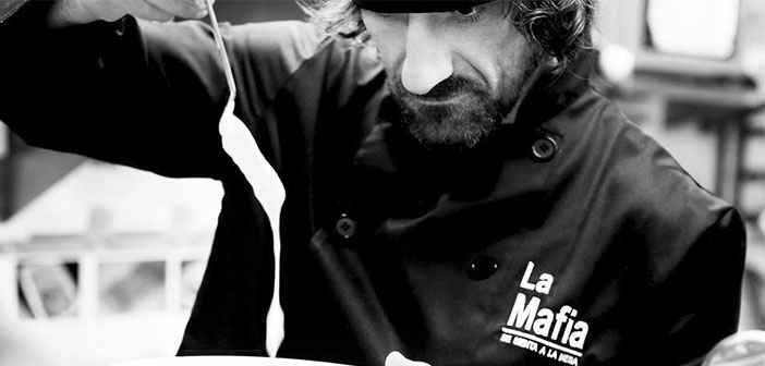 La Mafia se sienta a la mesa, como franquicia de restaurantes surge al comienzo del siglo XXI. Nuestros restaurantes, el I+D+I, una apuesta por la innovación, y una formación continua ha hecho que año tras año La Mafia se sienta a la mesa se haya consolidado en lo que hoy es, una gran compañía, que se ha reinventado y orientado a la actual situación, y en la que sus restaurantes italo-mediterráneos están teniendo una gran aceptación.