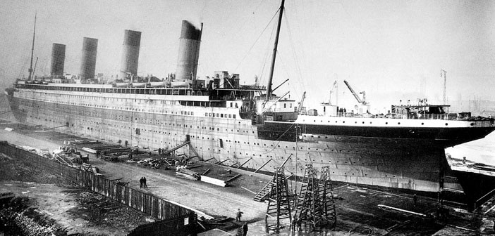 Al quinto día de travesía el pasaje disfrutaba alegremente, socializando, divirtiéndose. El 14 de Abril de 1912, el Titanic recibió durante todo el día hasta siete advertencias vía radio sobre la presencia de icebergs en la zona, pero la radio no estaba operativa.