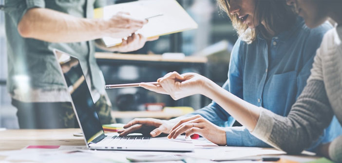 Hay que conocer las herramientas disponibles y saber usarlas, para favorecer a ambas partes. Esto no significa que teniendo una aplicación, una web o una página de Facebook ya eres digital, la digitalización tiene que ser el ADN de la empresa, que vaya en paralelo.