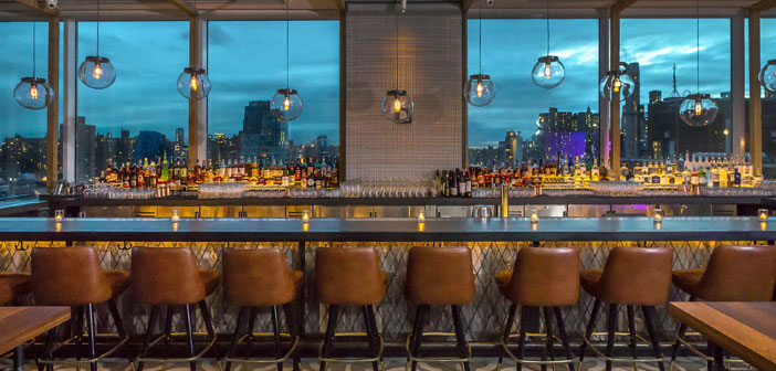Por eso, es normal que nuestra media naranja no se lo tome muy bien si, por ejemplo, viajamos a Nueva York y no compartimos con ella la experiencia de cenar en el Mr Purple mientras contemplamos el skyline más mítico del mundo.
