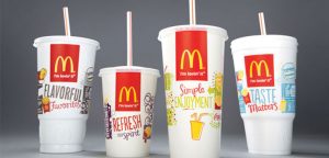 McDonald's recibe un aplauso generalizado a su anuncio en Twitter del uso de pajitas de papel en sus restaurantes