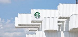 La nueva apuesta sostenible de Starbucks es la arquitectura con contenedores intermodales