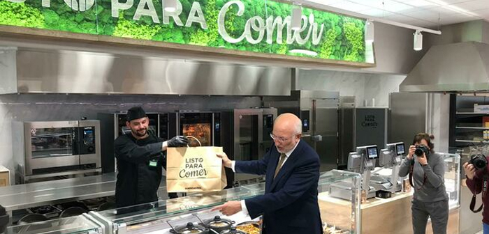 En España hemos asistido hace muy pocos meses al lanzamiento de este tipo de servicio por grandes supermercados como es el caso de Mercadona, que con su "Listo para Comer" ya incluye una oferta de platos preparador fríos y calientes al servicio de sus millones de clientes.