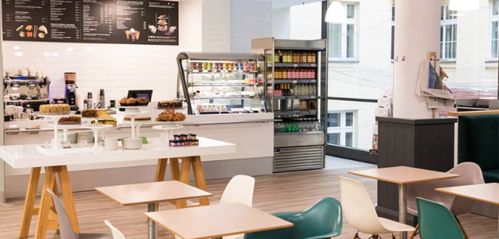 Fue entonces cuando los supermercados de la cadena Marks & Spencer pusieron en valor su marca para ofrecer platos preparados por restaurantes locales en su área de influencia.