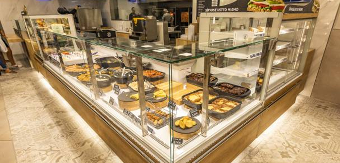 El ejemplo mas destacado en España en los últimos meses ha sido los "mercaurantes" de Mercadona, un proyecto que impulsa la empresa de retail con el objetivo de ganar el terreno a los pequeños bares y restaurantes con su "Listo para Comer" y que sin es una de las grandes apuesta de para los próximos años.