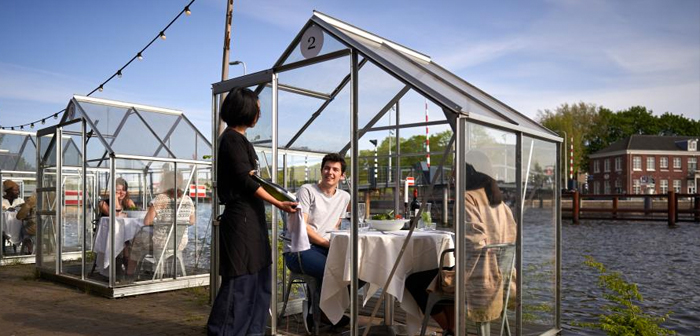 Invernaderos personales, el último invento de un restaurante de Amsterdam para garantizar la seguridad de sus clientes