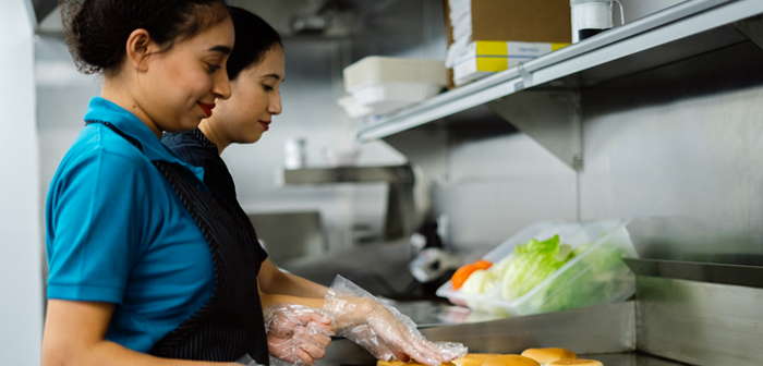 DoorDash ha lanzado las cocinas virtuales DoorDash Kitchens. Además fomenta una iniciativa de corte social que busca ayudar a los restaurantes gestionados por inmigrantes y refugiados en EE. UU. con tarifas adaptadas.